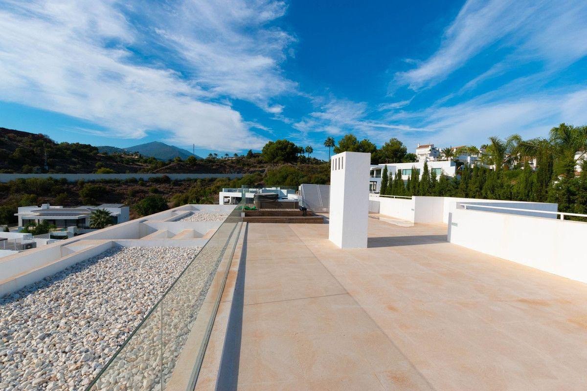6 Bed Detached Villa in Nueva Andalucía