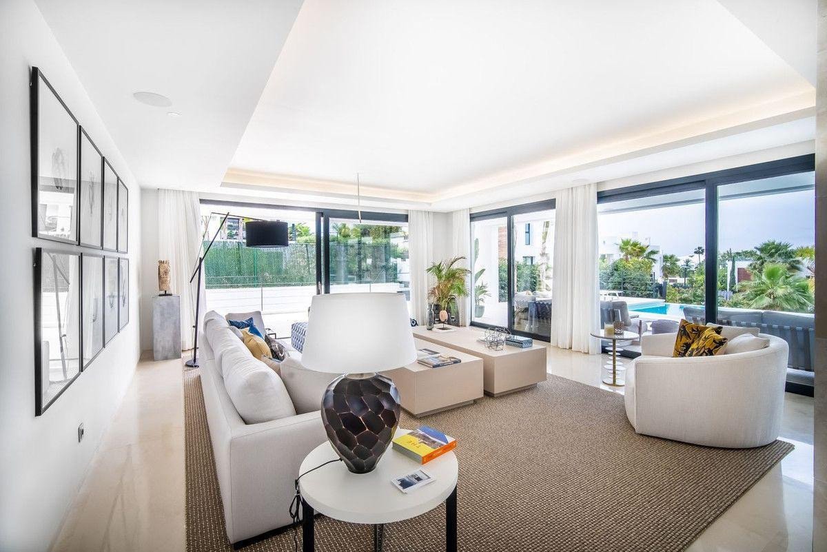 6 Bed Detached Villa in Nueva Andalucía