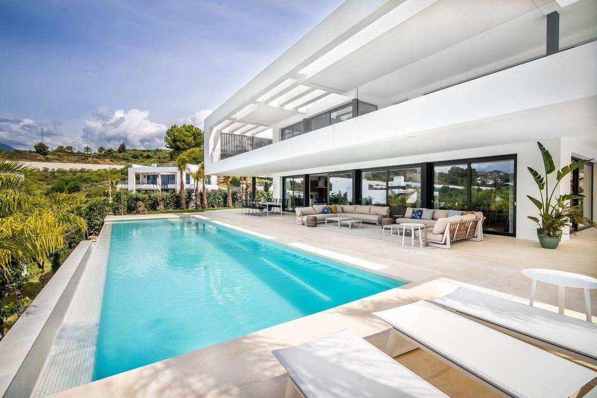 6 Bed Detached Villa in Nueva Andalucía