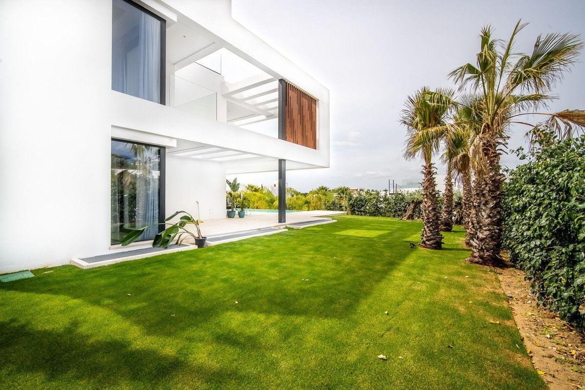 6 Bed Detached Villa in Nueva Andalucía