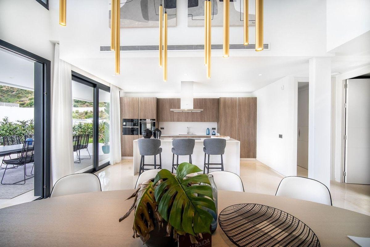 6 Bed Detached Villa in Nueva Andalucía