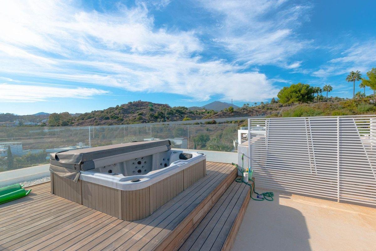 6 Bed Detached Villa in Nueva Andalucía