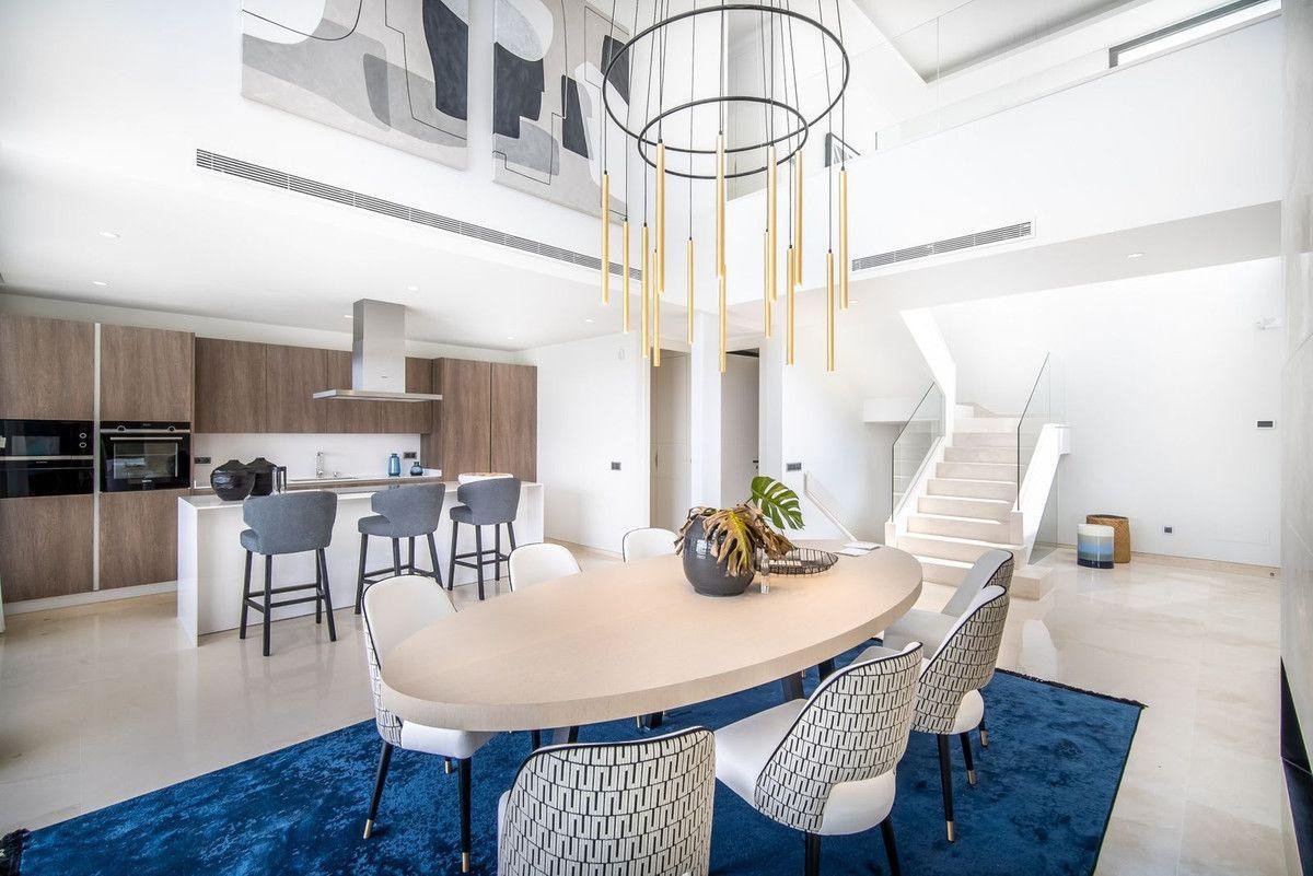 6 Bed Detached Villa in Nueva Andalucía