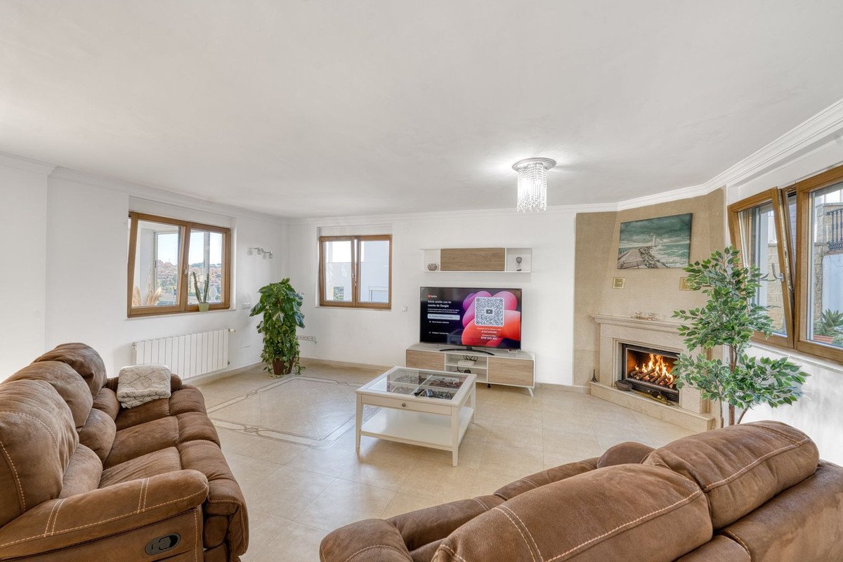 8 Bed Detached Villa in Elviria
