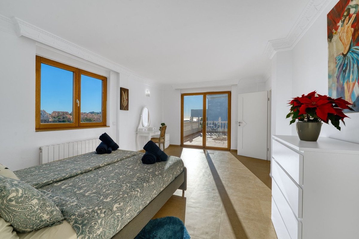 8 Bed Detached Villa in Elviria