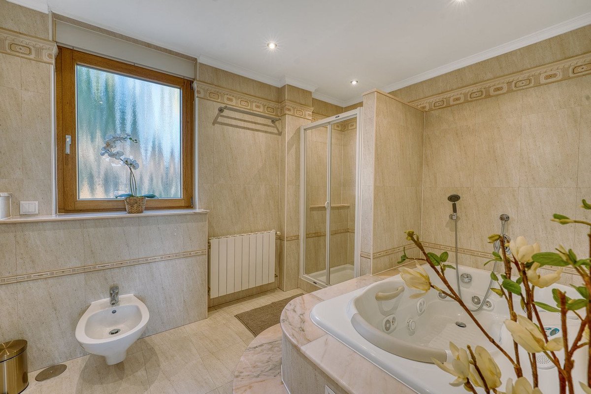 8 Bed Detached Villa in Elviria