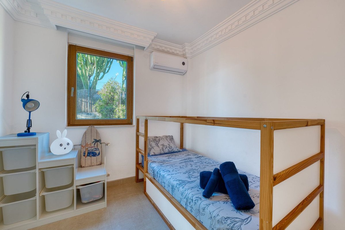 8 Bed Detached Villa in Elviria