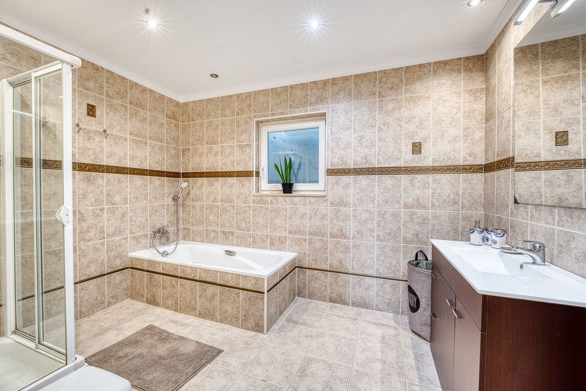 8 Bed Detached Villa in Elviria