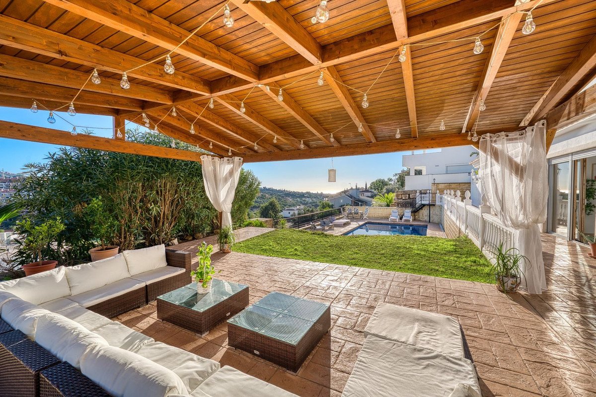 8 Bed Detached Villa in Elviria