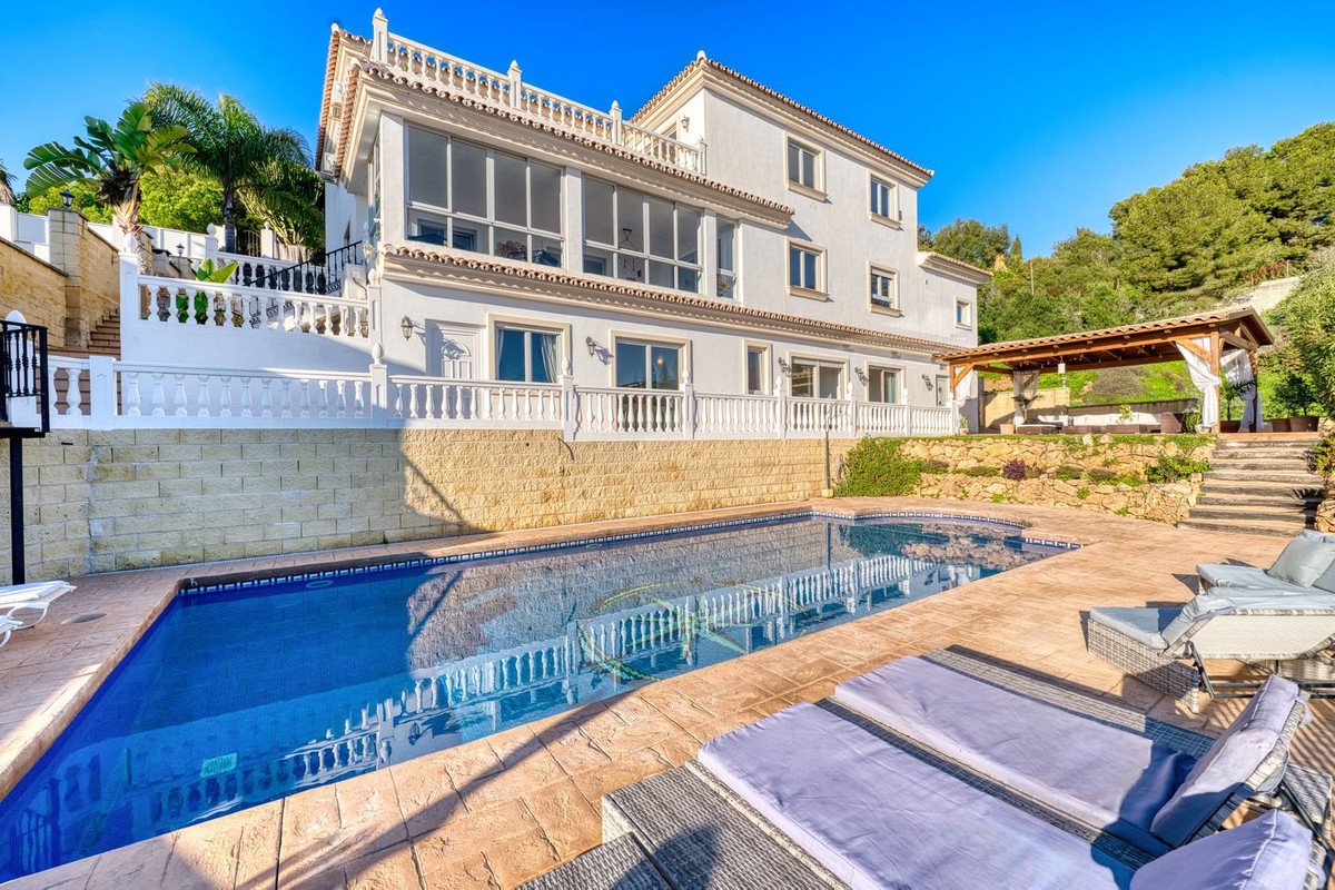 8 Bed Detached Villa in Elviria