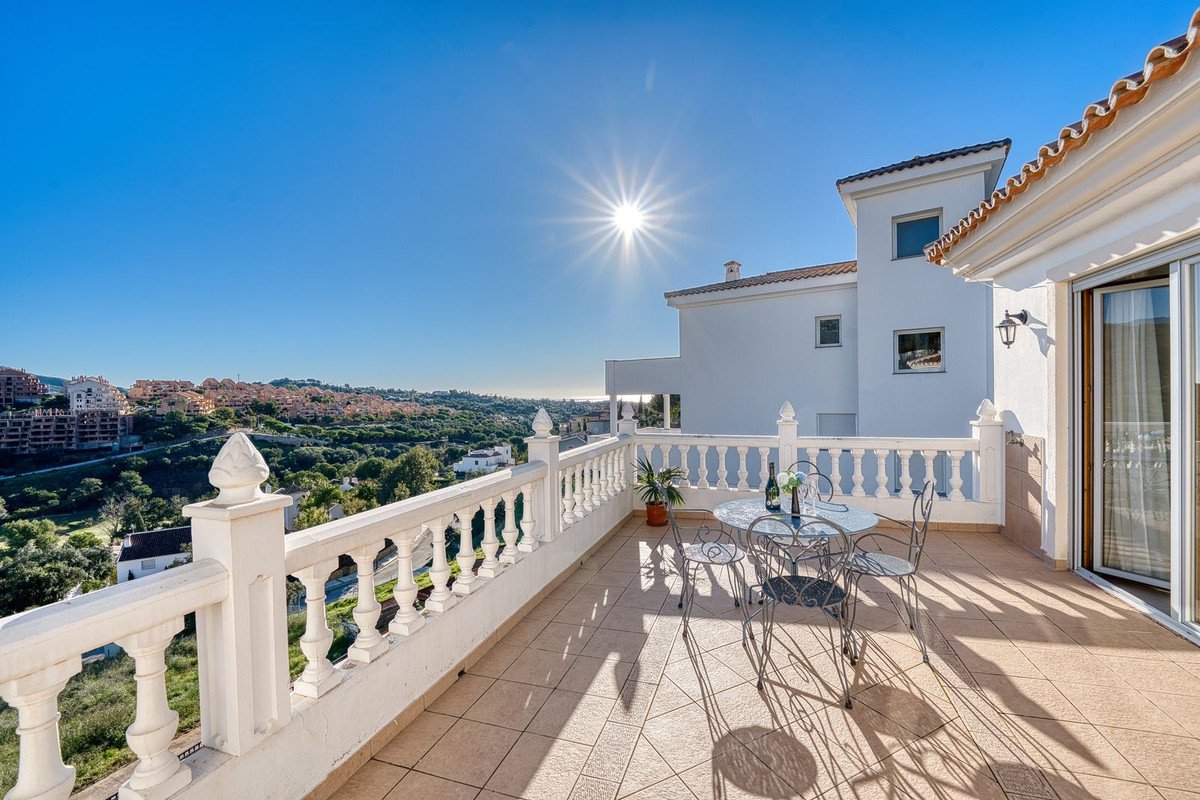 8 Bed Detached Villa in Elviria