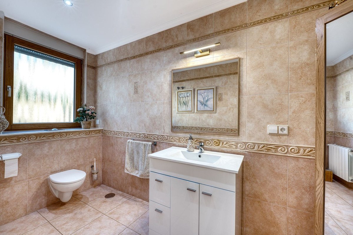 8 Bed Detached Villa in Elviria