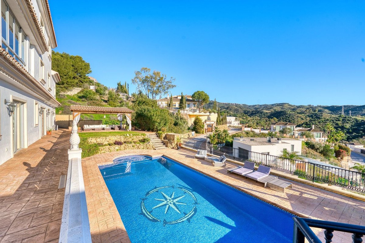 8 Bed Detached Villa in Elviria