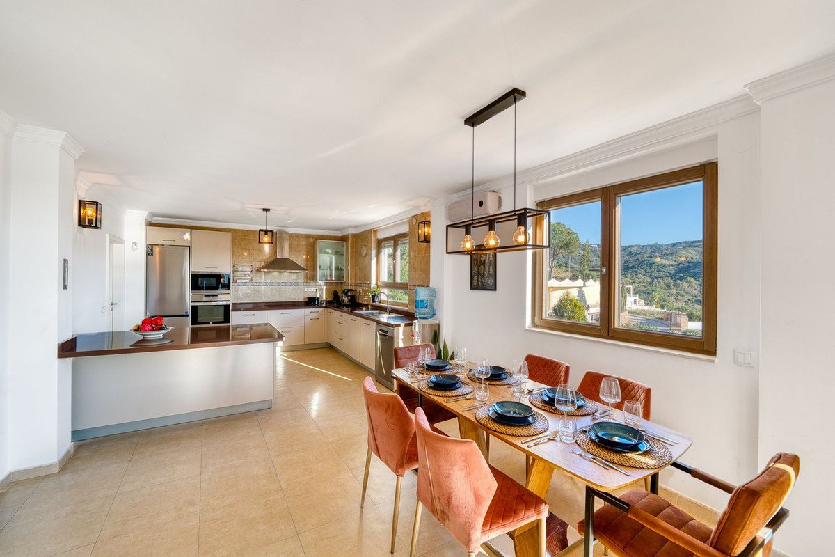 8 Bed Detached Villa in Elviria