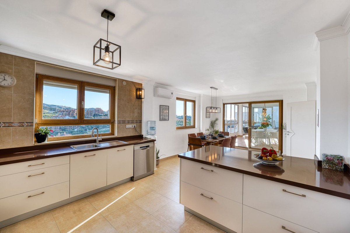 8 Bed Detached Villa in Elviria