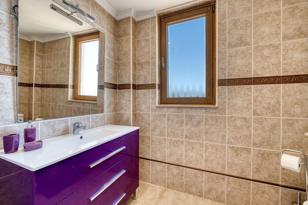 8 Bed Detached Villa in Elviria