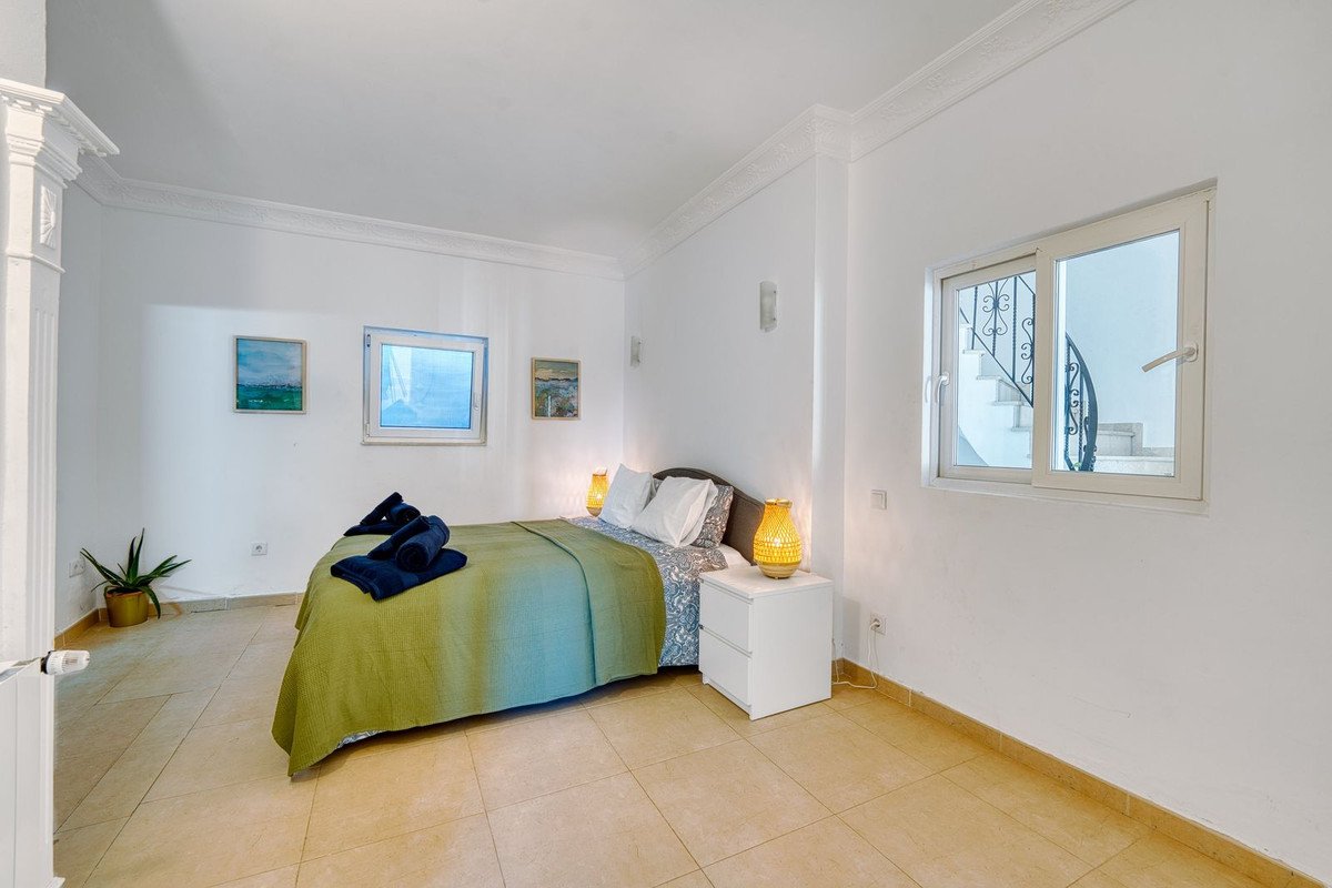8 Bed Detached Villa in Elviria