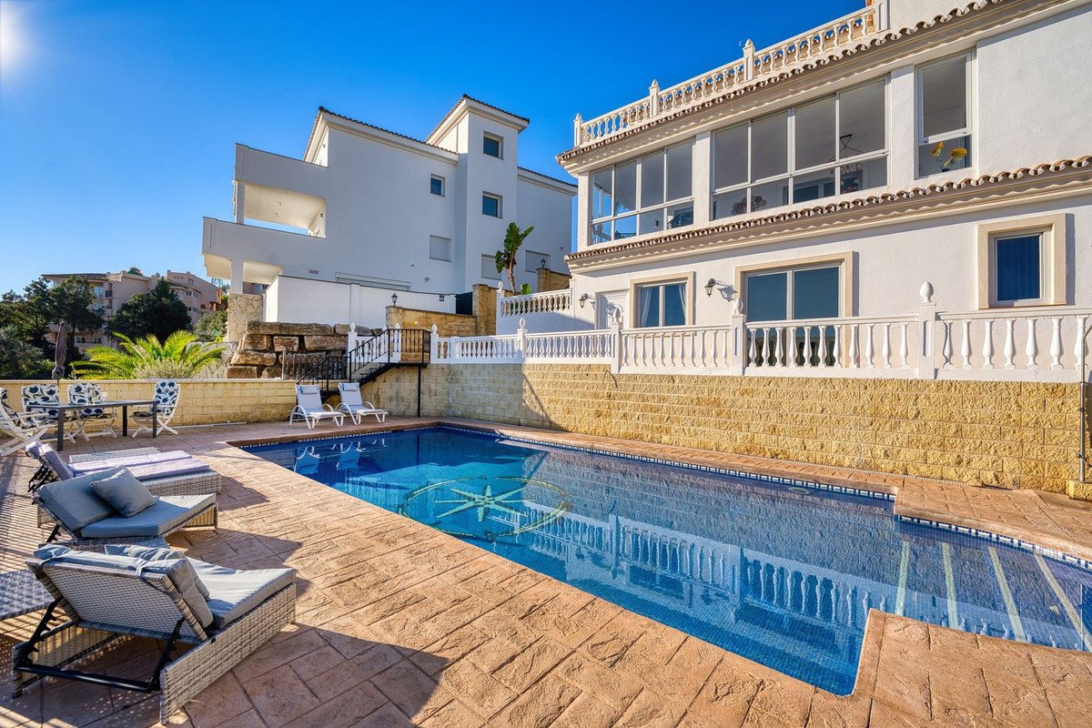 8 Bed Detached Villa in Elviria
