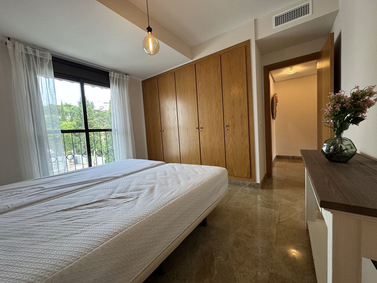 2 Bed Middle Floor Apartment in Estepona