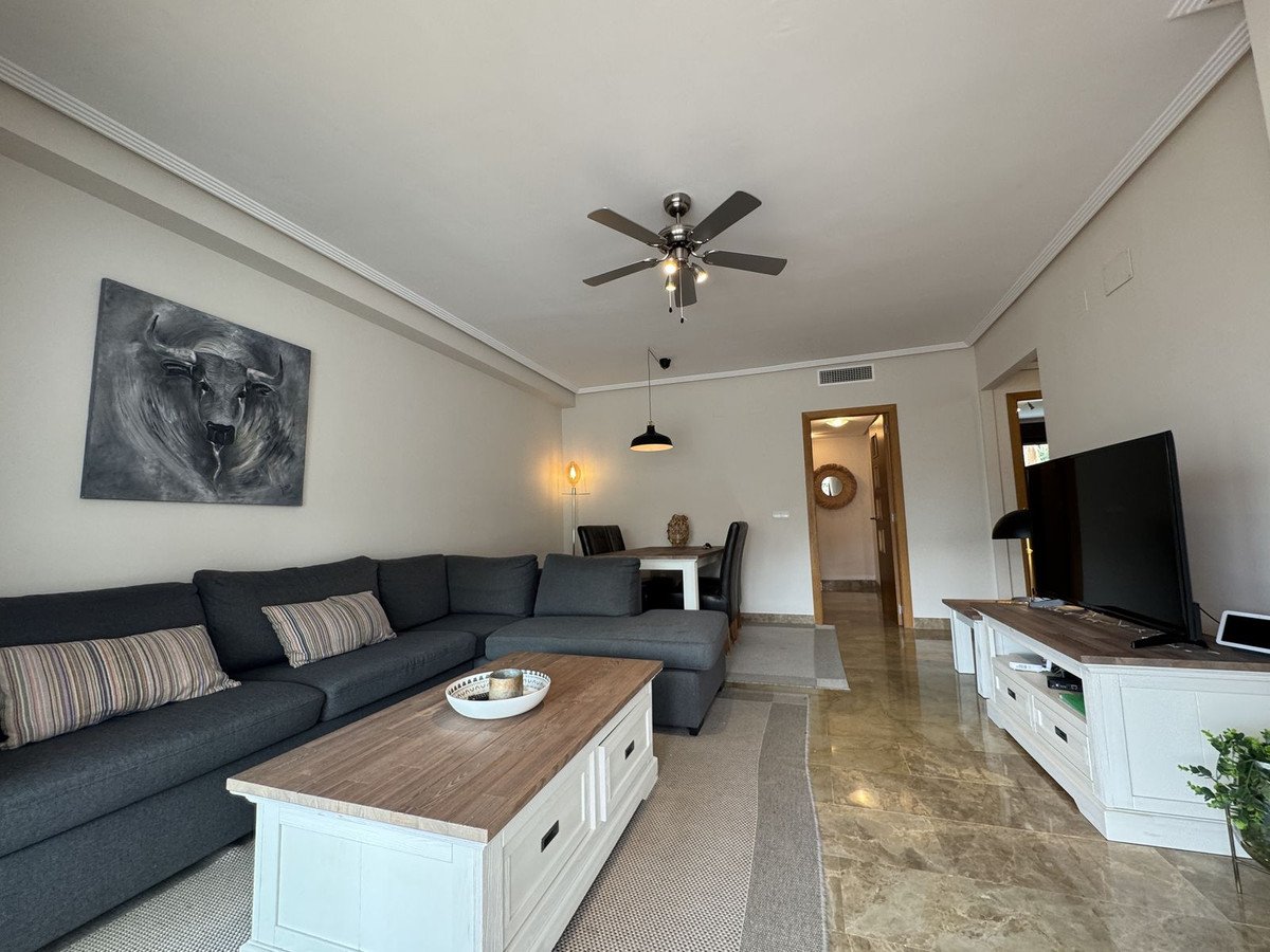 2 Bed Middle Floor Apartment in Estepona