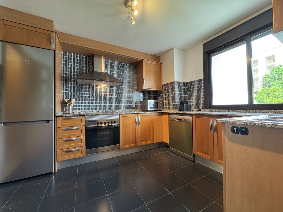 2 Bed Middle Floor Apartment in Estepona
