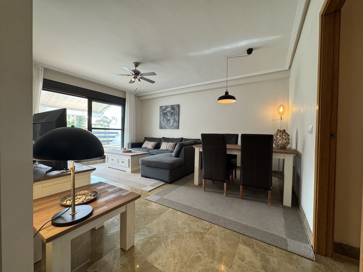 2 Bed Middle Floor Apartment in Estepona