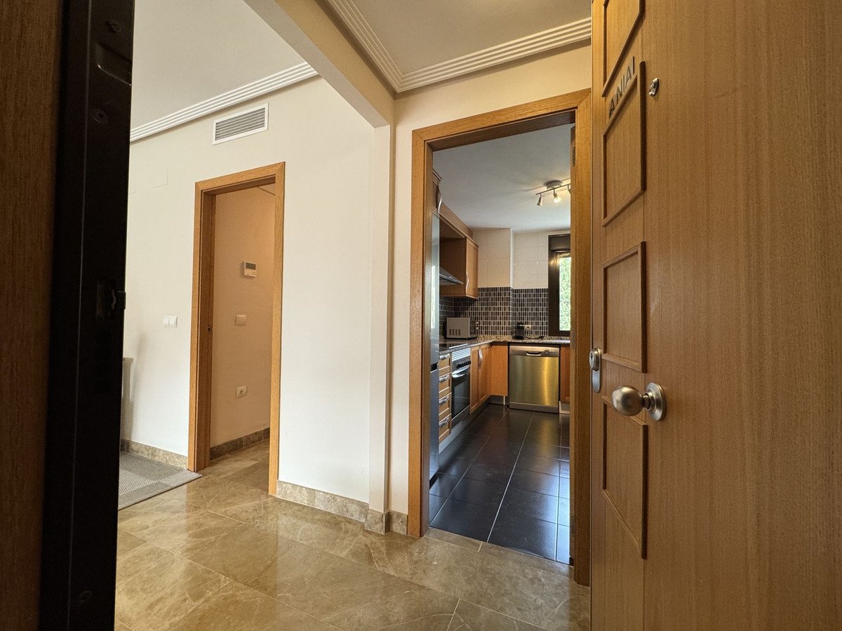 2 Bed Middle Floor Apartment in Estepona
