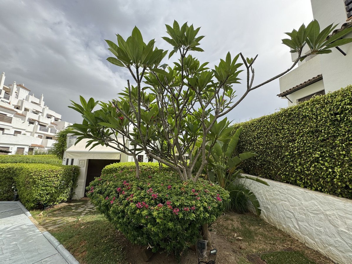 2 Bed Middle Floor Apartment in Estepona