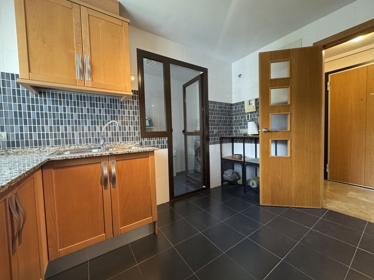 2 Bed Middle Floor Apartment in Estepona