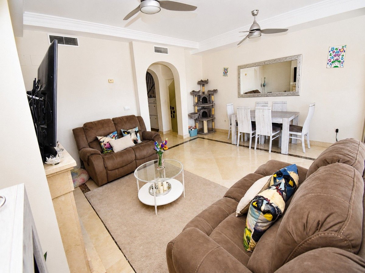 3 Bed Semi-Detached House in Estepona