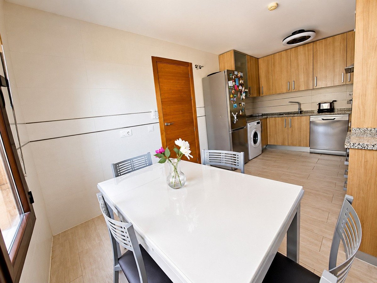 3 Bed Semi-Detached House in Estepona