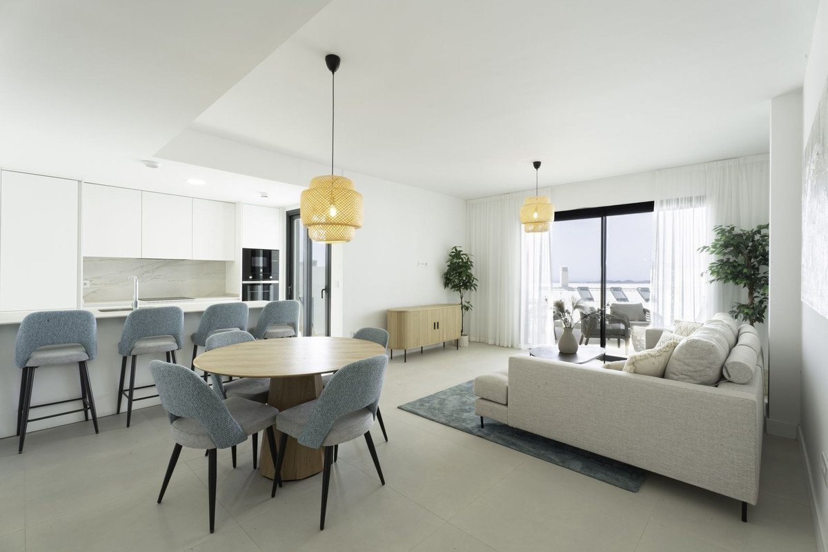 3 Bed Middle Floor Apartment in El Higueral