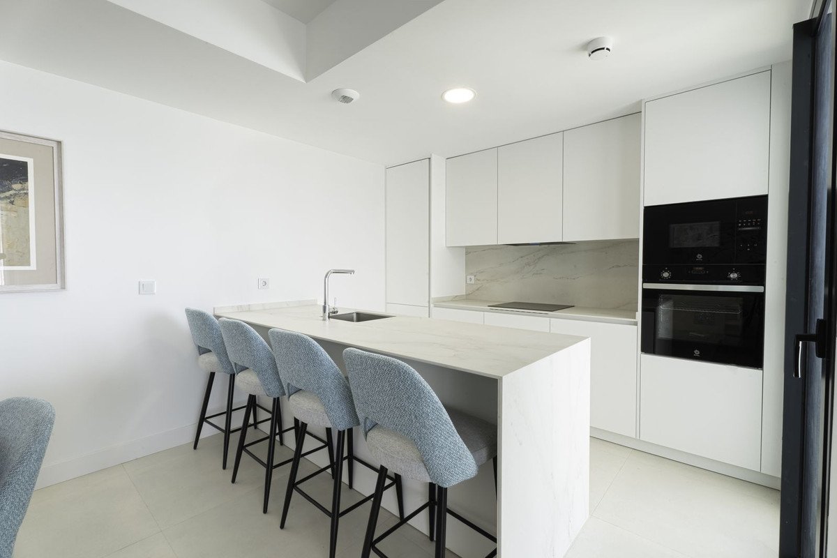 3 Bed Middle Floor Apartment in El Higueral