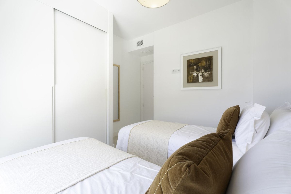 3 Bed Middle Floor Apartment in El Higueral
