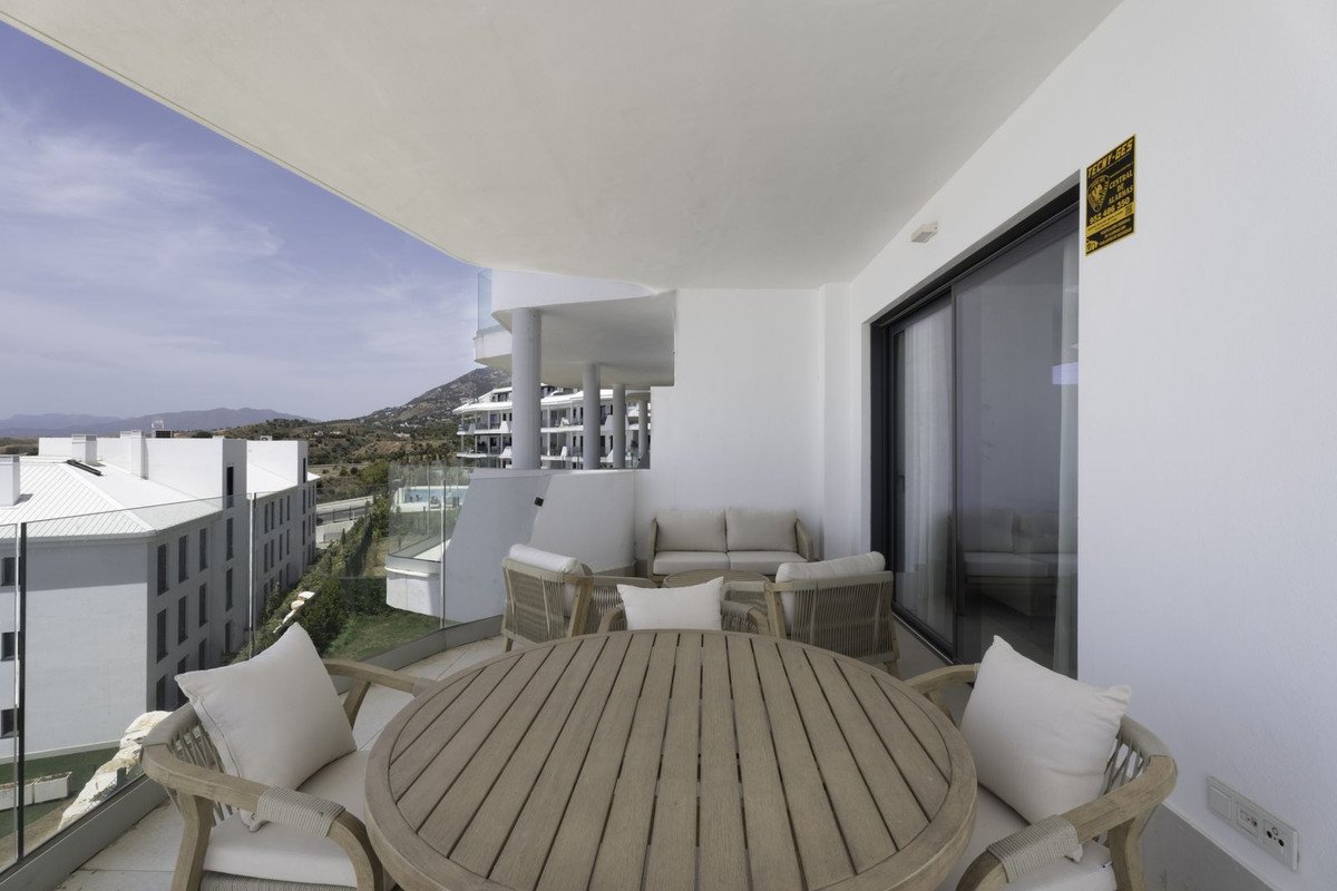 3 Bed Middle Floor Apartment in El Higueral