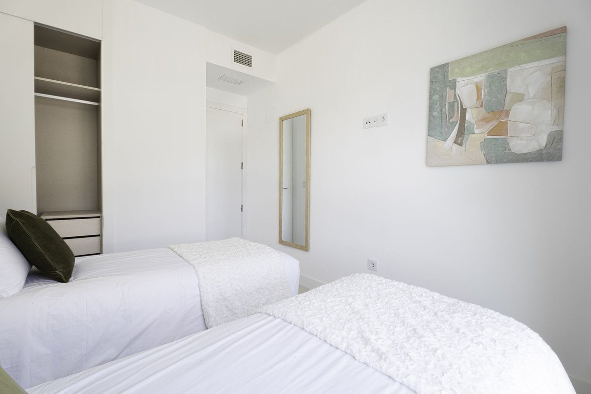 3 Bed Middle Floor Apartment in El Higueral