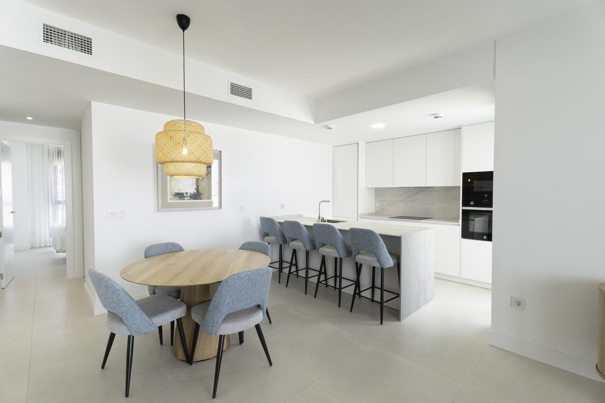 3 Bed Middle Floor Apartment in El Higueral
