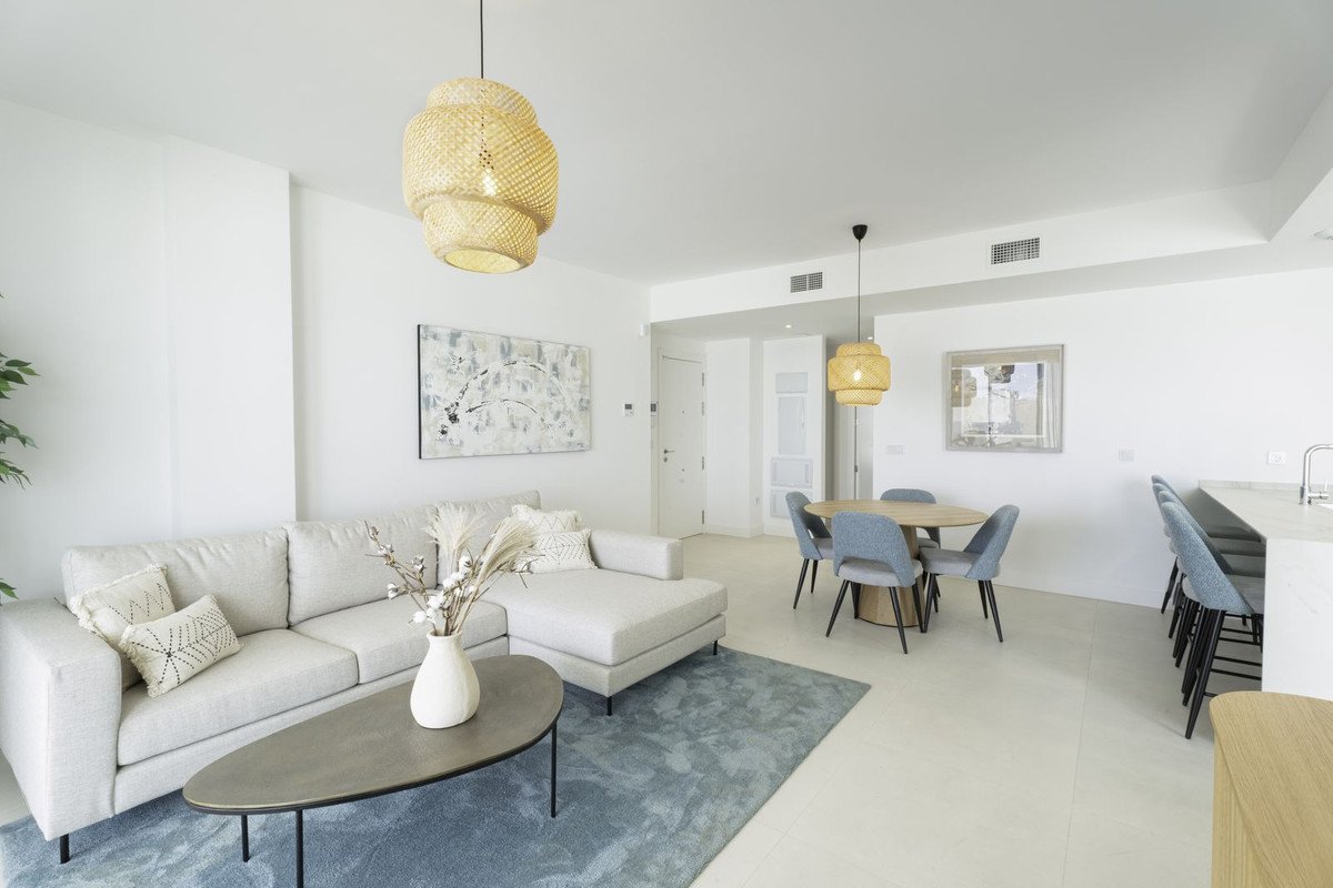 3 Bed Middle Floor Apartment in El Higueral
