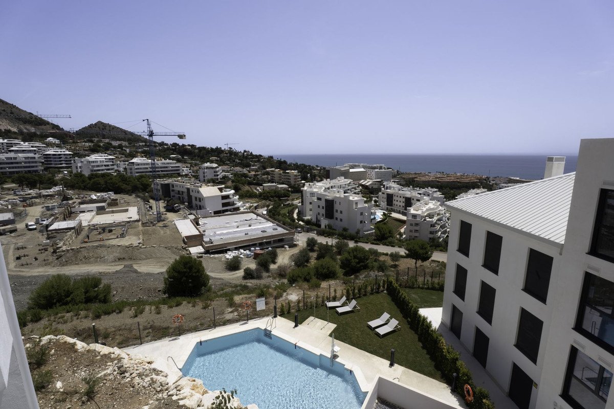 3 Bed Middle Floor Apartment in El Higueral