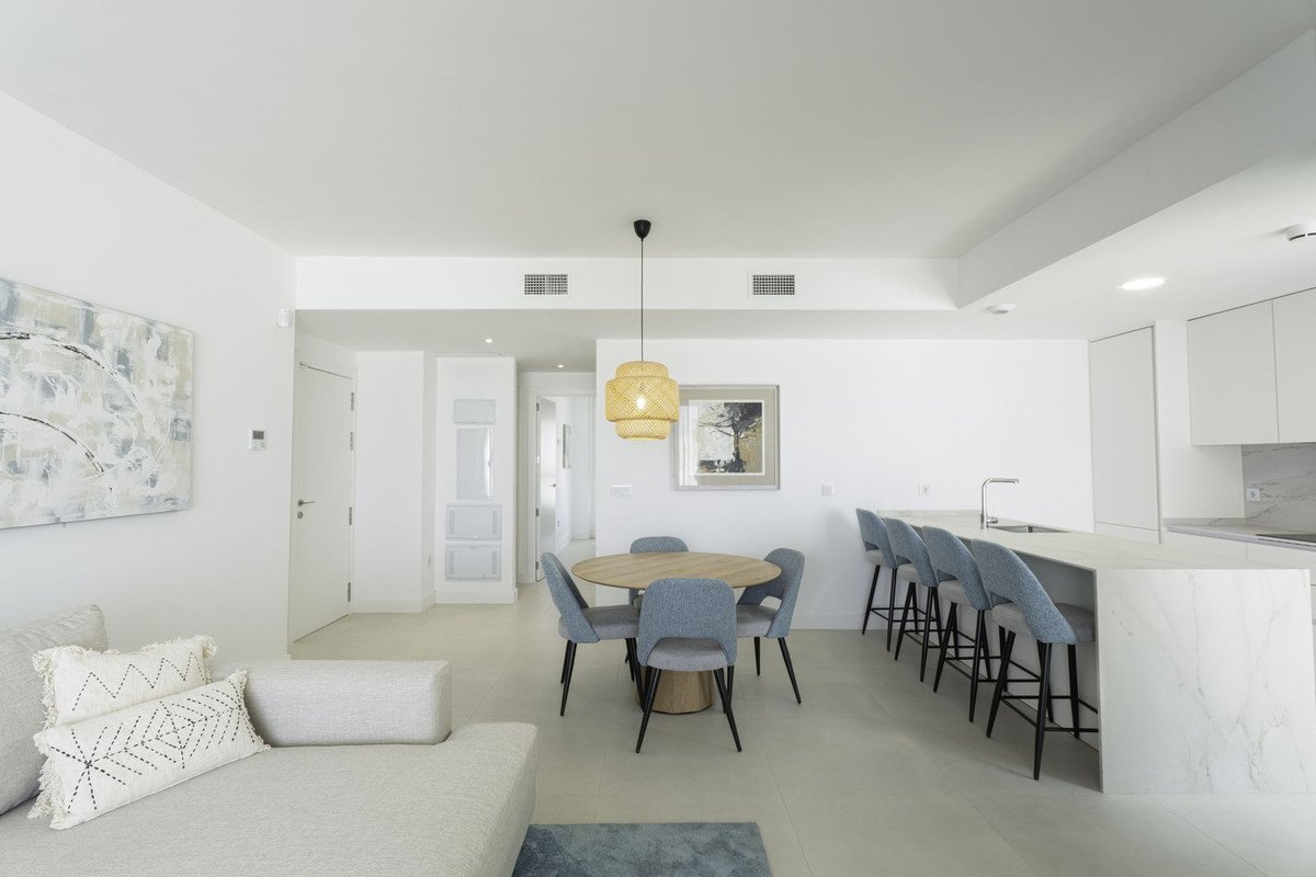 3 Bed Middle Floor Apartment in El Higueral