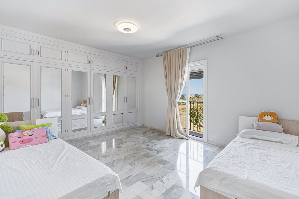 5 Bed Townhouse in Cancelada