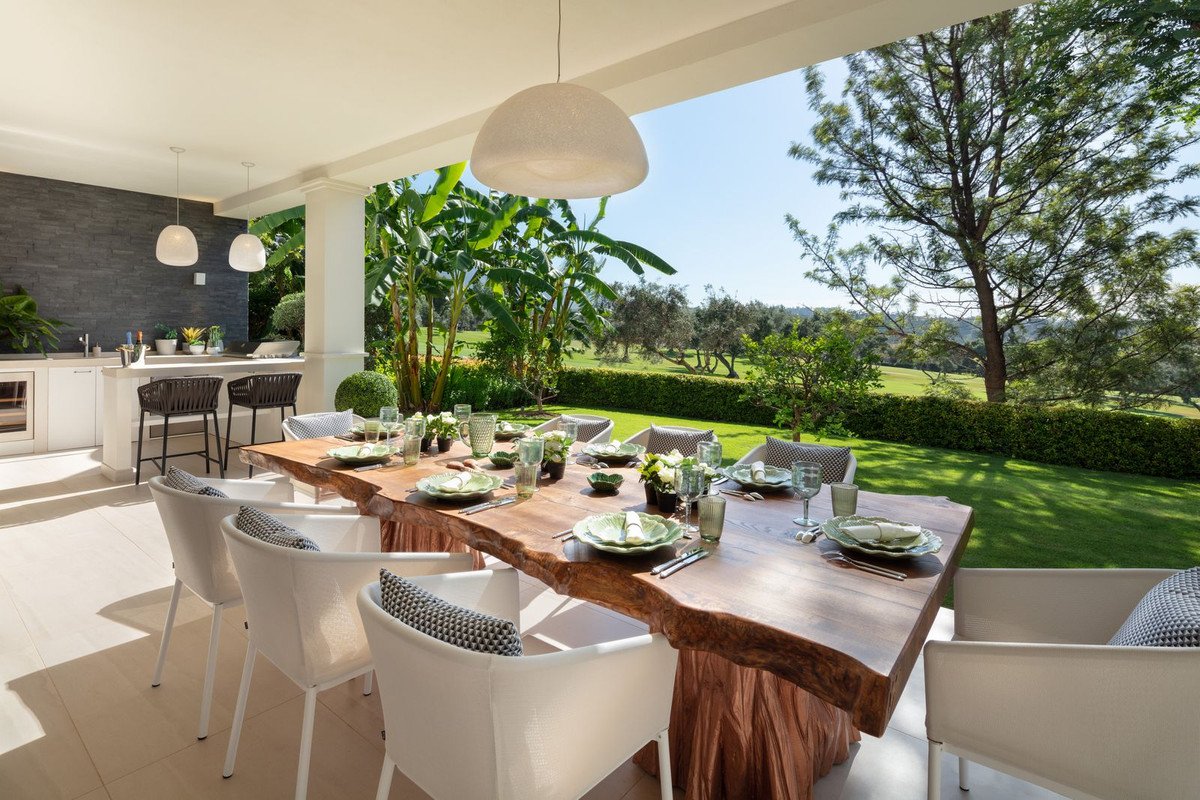 6 Bed Detached Villa in Aloha