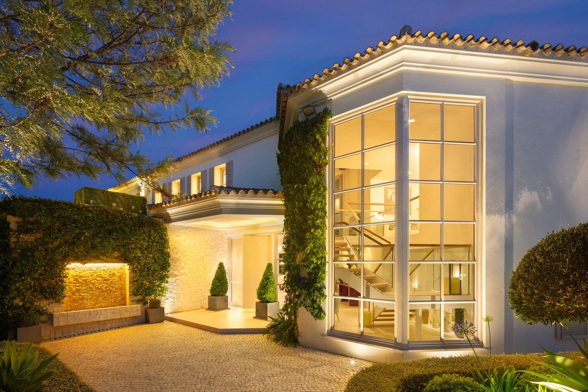 6 Bed Detached Villa in Aloha