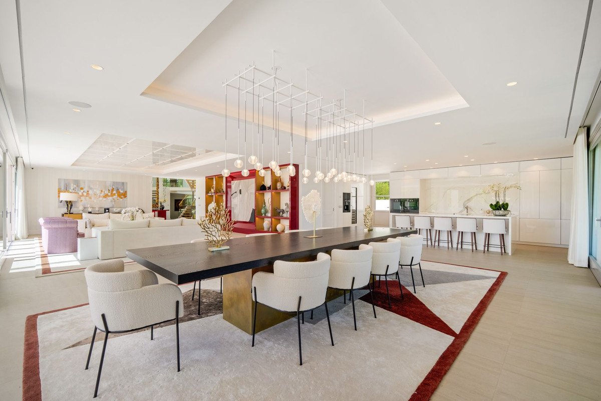 6 Bed Detached Villa in Aloha