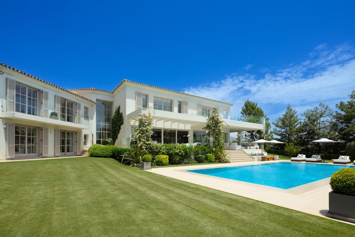 6 Bed Detached Villa in Aloha