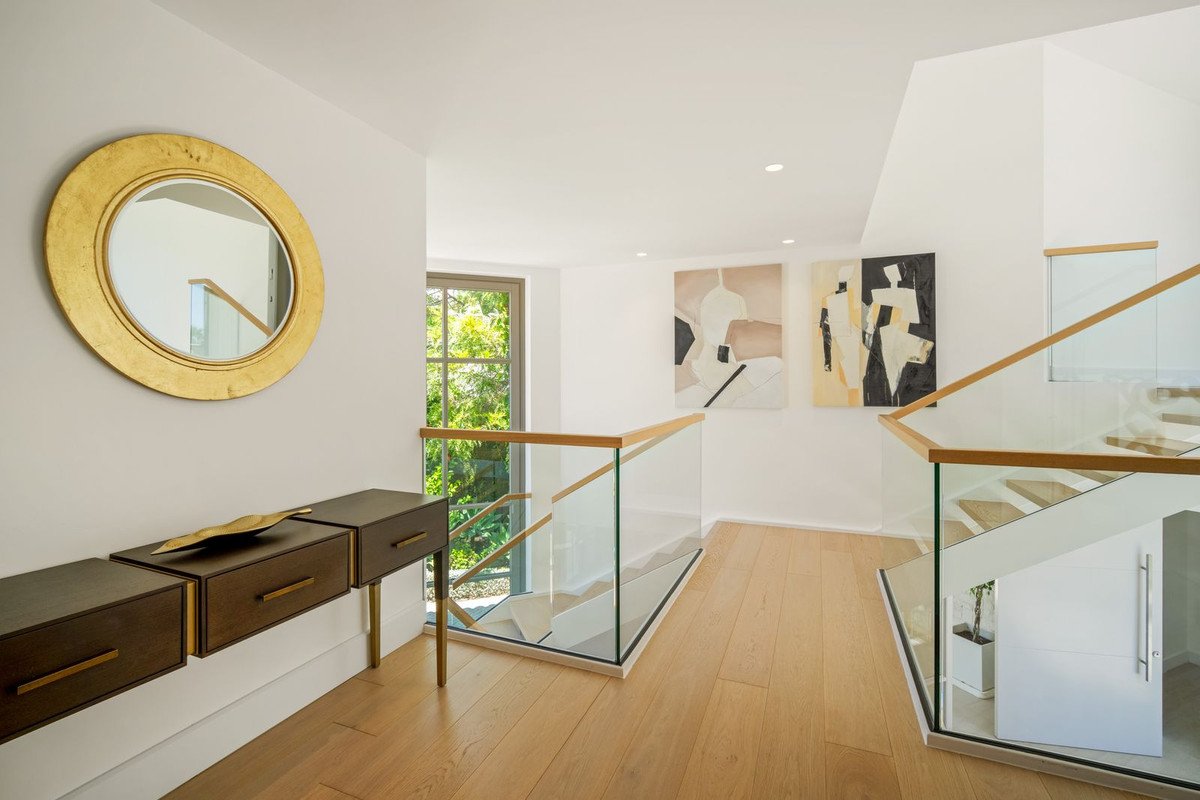 6 Bed Detached Villa in Aloha