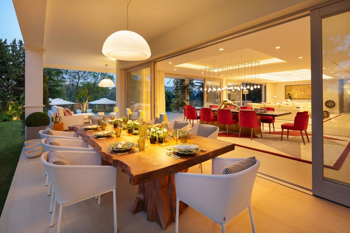 6 Bed Detached Villa in Aloha