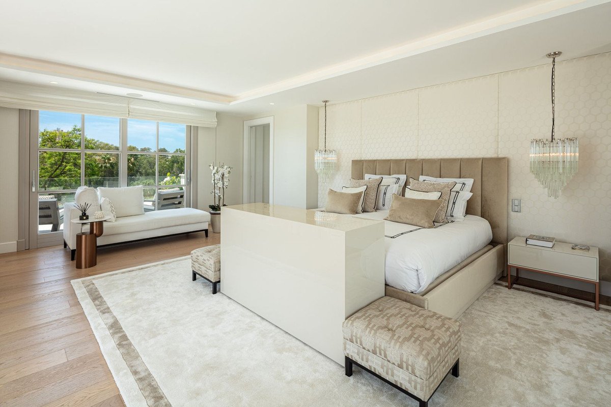 6 Bed Detached Villa in Aloha