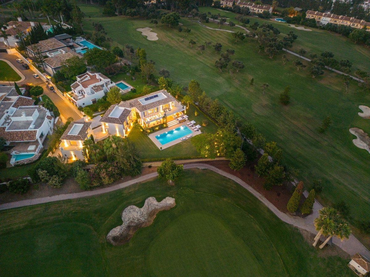 6 Bed Detached Villa in Aloha
