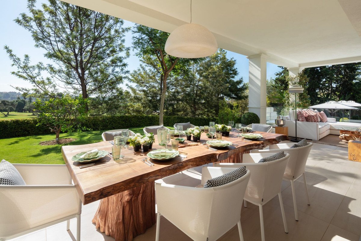 6 Bed Detached Villa in Aloha